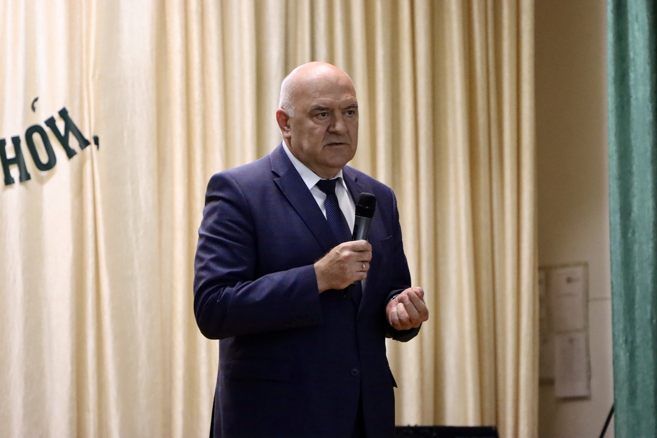 ПРАЗДНИЧНЫЙ КОНЦЕРТ ДЛЯ ТРУЖЕНИКОВ