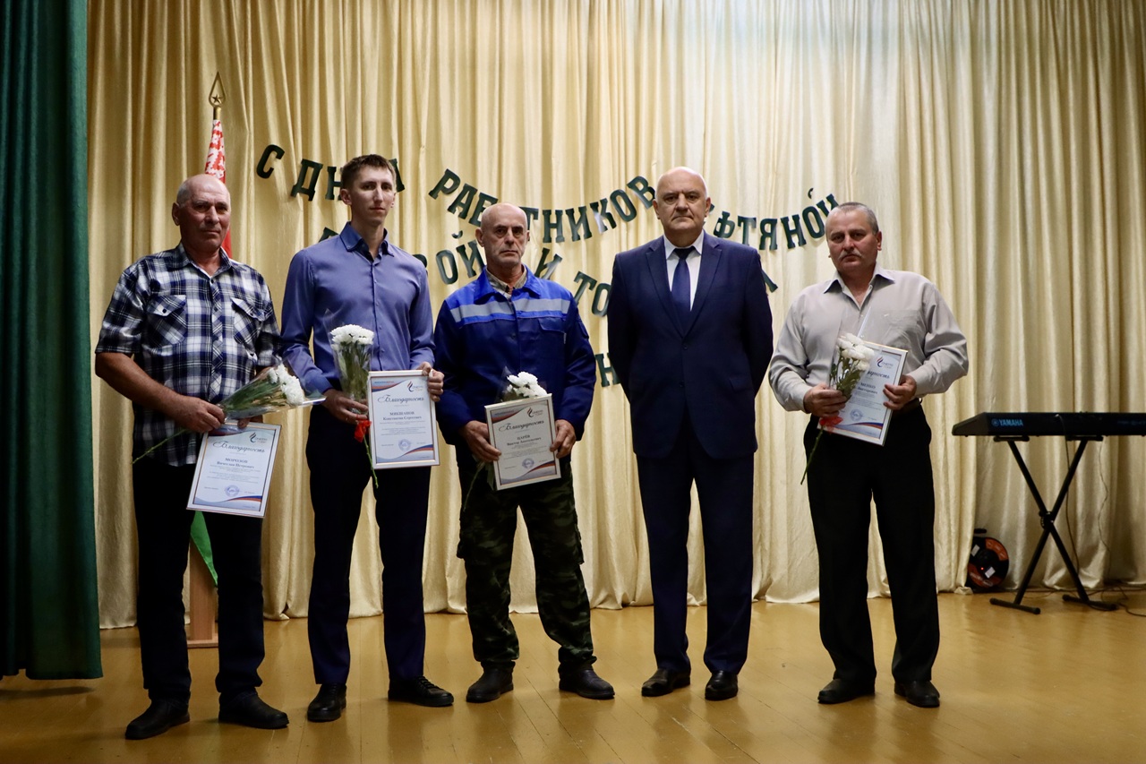 ПРАЗДНИЧНЫЙ КОНЦЕРТ ДЛЯ ТРУЖЕНИКОВ
